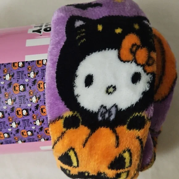 Hello Kitty Halloween Throw - Picture 3 of 5